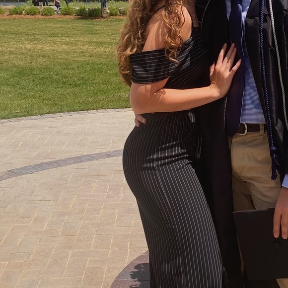 Gorgeous Forever 21 Navy Blue Pinstripe Bodysuit - Picture 2 of 9